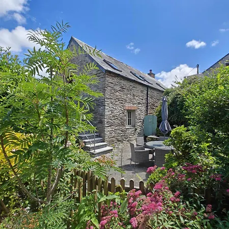 The Long Barn * Little Petherick